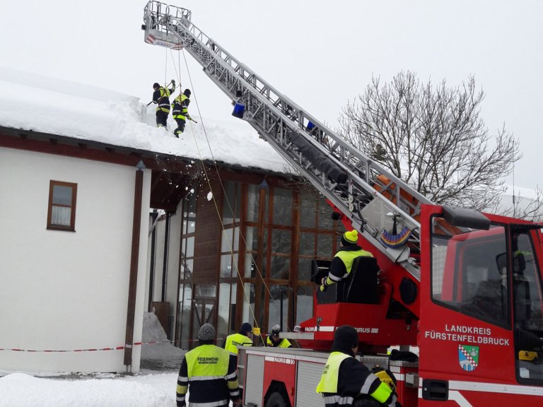 Grossansicht in neuem Fenster: Freiwillige Feuerwehr Mammendorf - Einsatzfoto