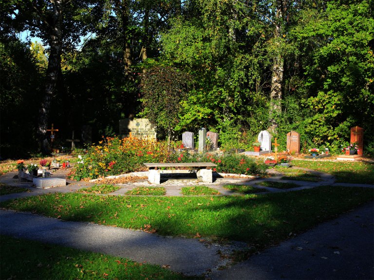 Grossansicht in neuem Fenster: Friedhof Althegnenberg (002) Grossansicht in neuem Fenster: Friedhof Althegnenberg (002)