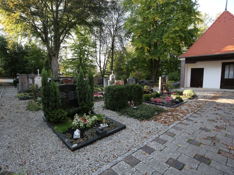 Grossansicht in neuem Fenster: Friedhof Hörbach (002) Grossansicht in neuem Fenster: Friedhof Hörbach (002)