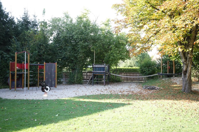 Grossansicht in neuem Fenster: Kinderspielplatz Althegnenberg