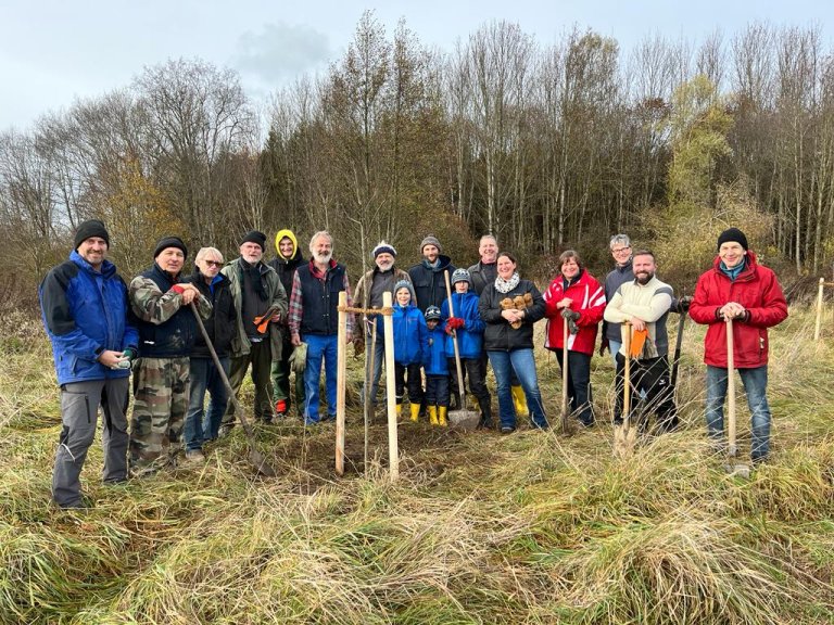 Gruppenbild-Streuobst Pflanzaktion